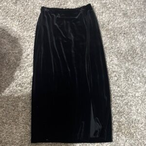 Chic Black Velvet Pencil Skirt
